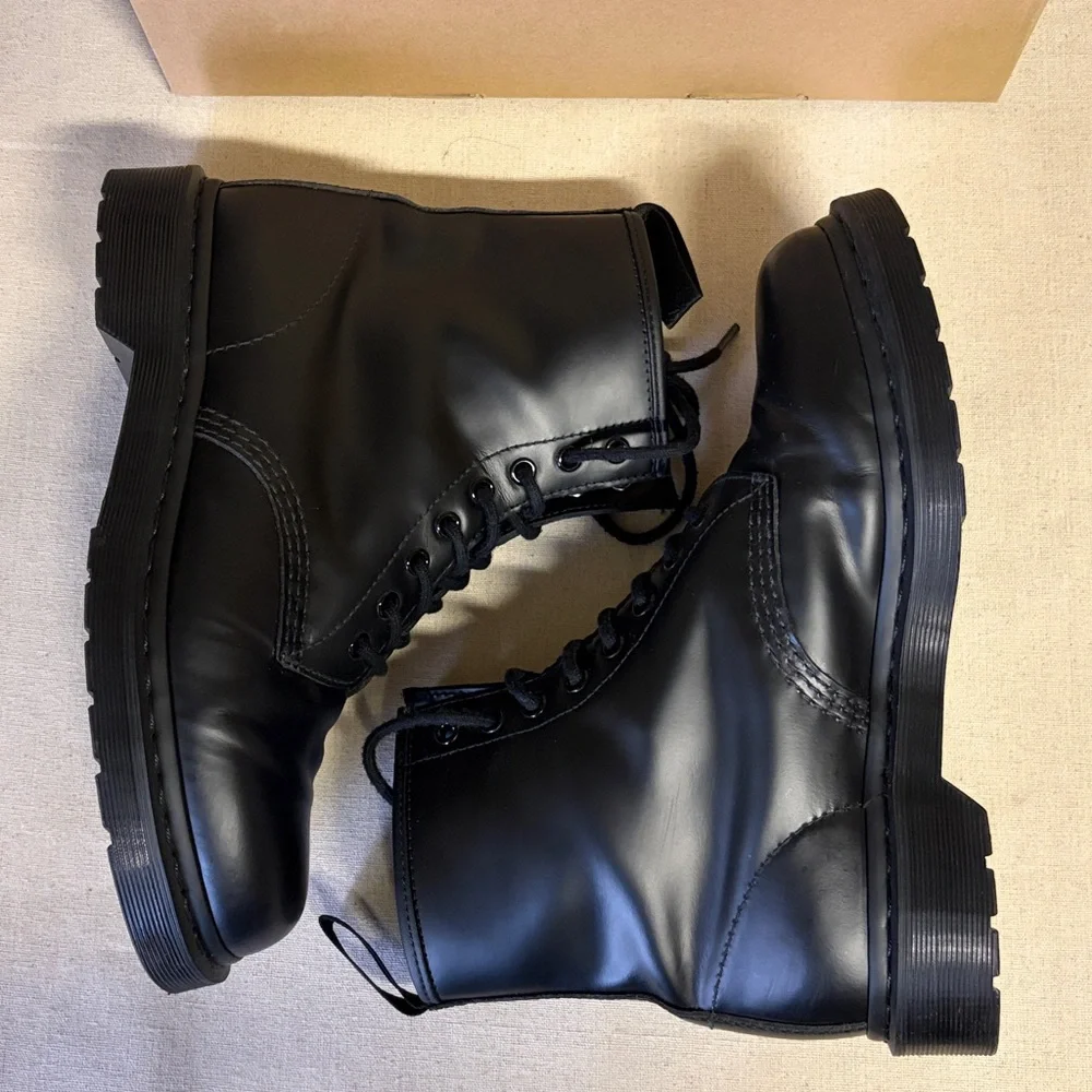 Dr. Martens 1460 Mono Black Leather Lace-Up Combat Boots US Men’s 9 Women’s 10